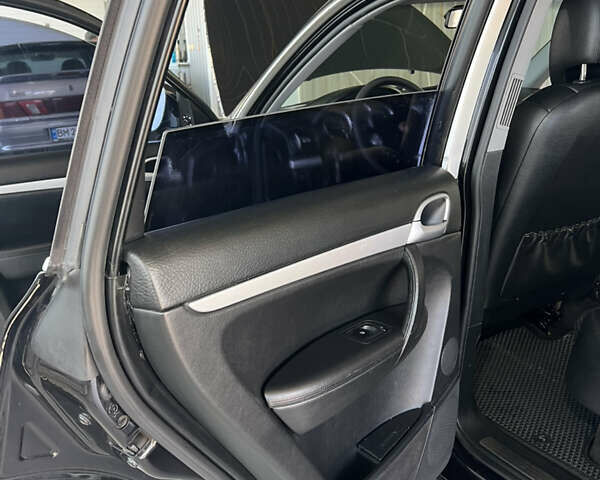 Черный Порше Каен, объемом двигателя 4.5 л и пробегом 378 тыс. км за 8200 $, фото 16 на Automoto.ua