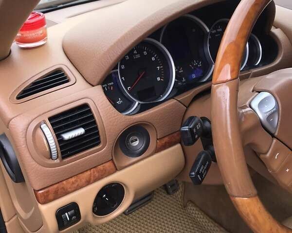Черный Порше Каен, объемом двигателя 4.5 л и пробегом 188 тыс. км за 6000 $, фото 8 на Automoto.ua