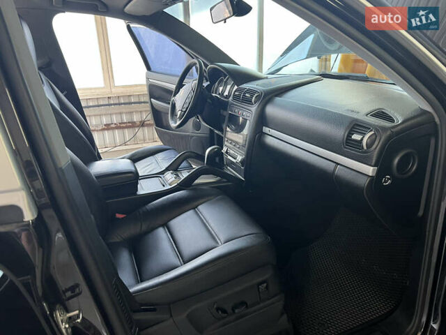 Черный Порше Каен, объемом двигателя 4.5 л и пробегом 378 тыс. км за 6600 $, фото 42 на Automoto.ua