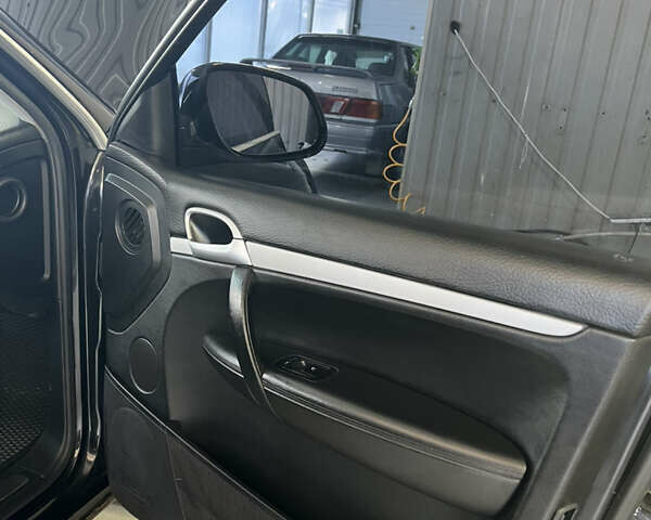 Черный Порше Каен, объемом двигателя 4.5 л и пробегом 378 тыс. км за 8200 $, фото 18 на Automoto.ua