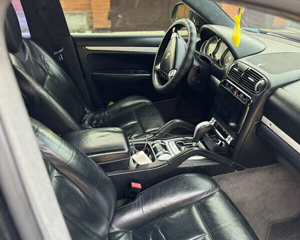 Черный Порше Каен, объемом двигателя 4.5 л и пробегом 258 тыс. км за 7499 $, фото 5 на Automoto.ua