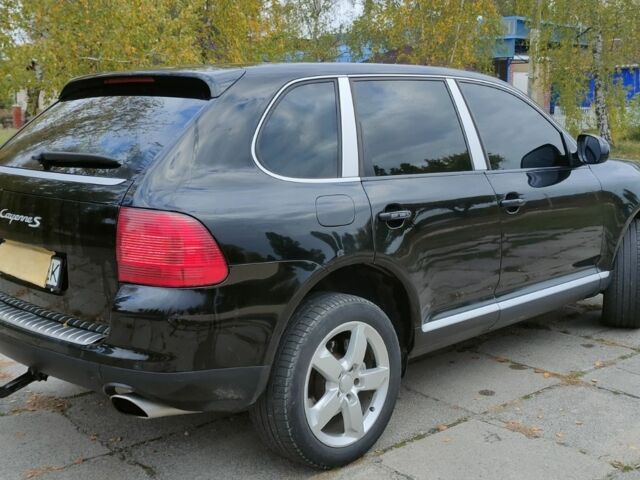 Черный Порше Каен, объемом двигателя 4.5 л и пробегом 210 тыс. км за 6355 $, фото 12 на Automoto.ua