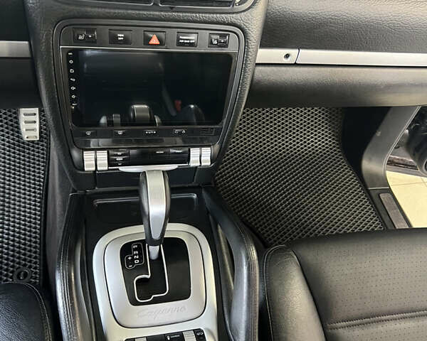 Черный Порше Каен, объемом двигателя 4.5 л и пробегом 378 тыс. км за 8200 $, фото 24 на Automoto.ua