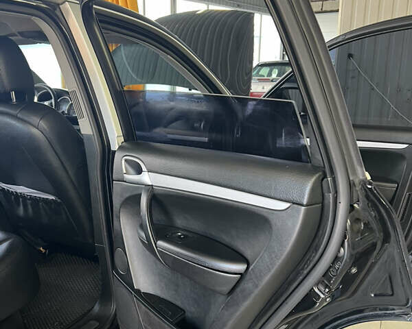 Черный Порше Каен, объемом двигателя 4.5 л и пробегом 378 тыс. км за 8200 $, фото 17 на Automoto.ua