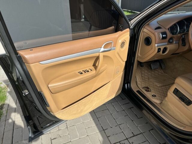 Черный Порше Каен, объемом двигателя 4.5 л и пробегом 180 тыс. км за 5999 $, фото 22 на Automoto.ua