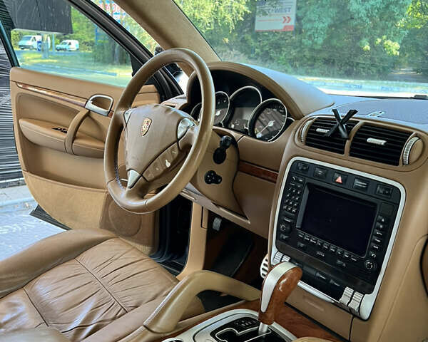 Чорний Порше Cayenne, об'ємом двигуна 4.5 л та пробігом 114 тис. км за 12500 $, фото 27 на Automoto.ua