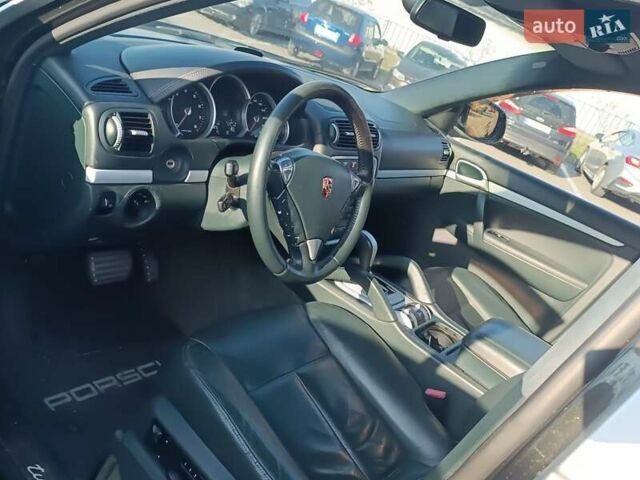 Черный Порше Каен, объемом двигателя 4.51 л и пробегом 208 тыс. км за 4800 $, фото 9 на Automoto.ua