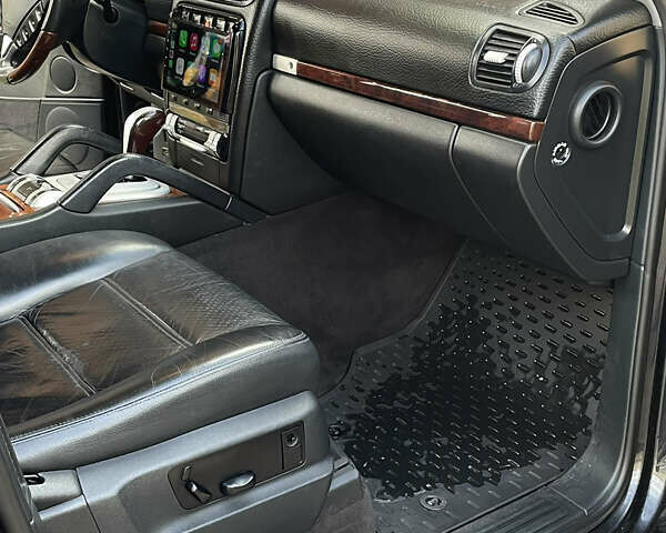 Чорний Порше Cayenne, об'ємом двигуна 3.2 л та пробігом 195 тис. км за 6800 $, фото 11 на Automoto.ua