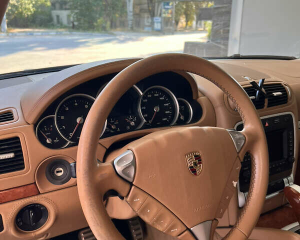 Чорний Порше Cayenne, об'ємом двигуна 4.5 л та пробігом 114 тис. км за 12500 $, фото 38 на Automoto.ua