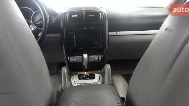 Черный Порше Каен, объемом двигателя 4.5 л и пробегом 325 тыс. км за 6500 $, фото 44 на Automoto.ua