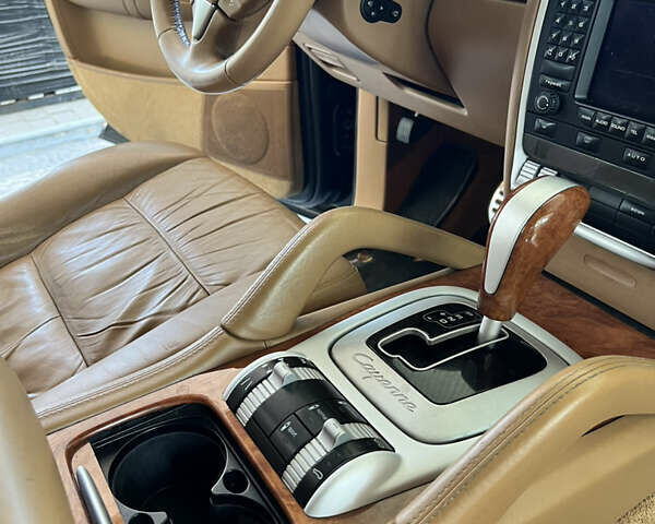 Чорний Порше Cayenne, об'ємом двигуна 4.5 л та пробігом 114 тис. км за 12500 $, фото 28 на Automoto.ua