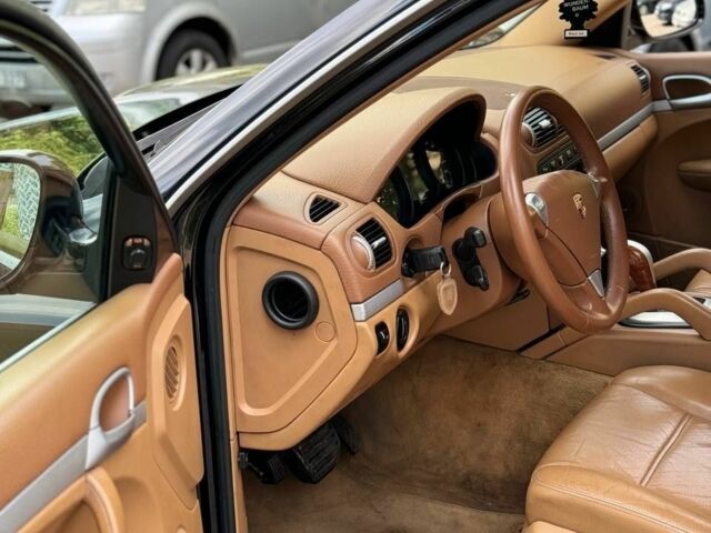 Чорний Порше Cayenne, об'ємом двигуна 3.2 л та пробігом 200 тис. км за 4975 $, фото 6 на Automoto.ua