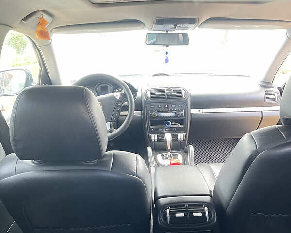 Черный Порше Каен, объемом двигателя 3.2 л и пробегом 300 тыс. км за 7800 $, фото 10 на Automoto.ua