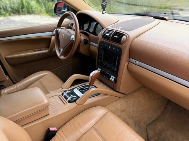 Чорний Порше Cayenne, об'ємом двигуна 3.2 л та пробігом 200 тис. км за 4975 $, фото 8 на Automoto.ua