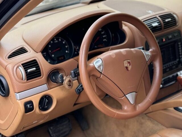 Чорний Порше Cayenne, об'ємом двигуна 3.2 л та пробігом 200 тис. км за 4975 $, фото 7 на Automoto.ua