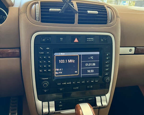 Чорний Порше Cayenne, об'ємом двигуна 4.5 л та пробігом 114 тис. км за 12500 $, фото 42 на Automoto.ua