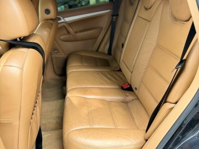 Чорний Порше Cayenne, об'ємом двигуна 3.2 л та пробігом 200 тис. км за 4975 $, фото 12 на Automoto.ua