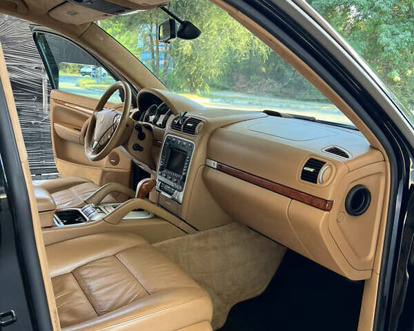 Чорний Порше Cayenne, об'ємом двигуна 4.5 л та пробігом 114 тис. км за 12500 $, фото 26 на Automoto.ua