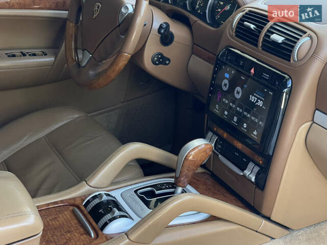 Чорний Порше Cayenne, об'ємом двигуна 4.5 л та пробігом 235 тис. км за 7999 $, фото 13 на Automoto.ua