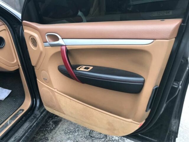 Черный Порше Каен, объемом двигателя 4.5 л и пробегом 212 тыс. км за 6300 $, фото 6 на Automoto.ua