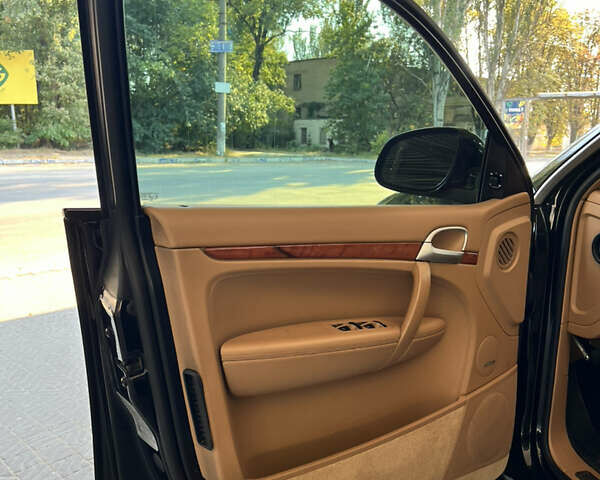 Чорний Порше Cayenne, об'ємом двигуна 4.5 л та пробігом 114 тис. км за 12500 $, фото 24 на Automoto.ua