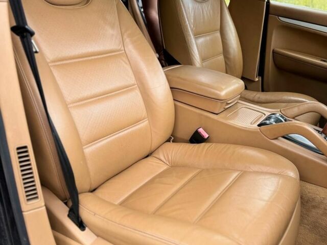 Чорний Порше Cayenne, об'ємом двигуна 3.2 л та пробігом 200 тис. км за 4975 $, фото 10 на Automoto.ua