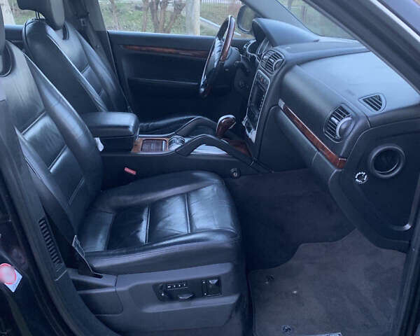 Чорний Порше Cayenne, об'ємом двигуна 4.51 л та пробігом 337 тис. км за 8500 $, фото 11 на Automoto.ua