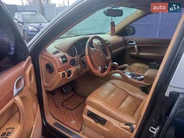 Черный Порше Каен, объемом двигателя 4.5 л и пробегом 200 тыс. км за 8000 $, фото 6 на Automoto.ua