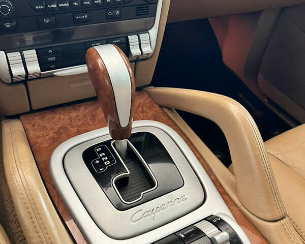 Чорний Порше Cayenne, об'ємом двигуна 4.5 л та пробігом 114 тис. км за 12500 $, фото 43 на Automoto.ua