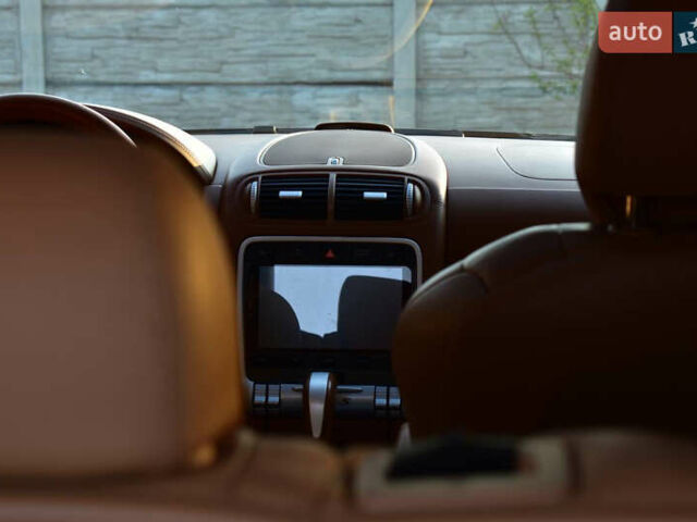 Черный Порше Каен, объемом двигателя 4.5 л и пробегом 111 тыс. км за 8500 $, фото 12 на Automoto.ua