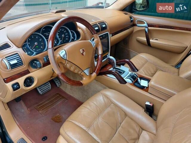 Черный Порше Каен, объемом двигателя 4.5 л и пробегом 185 тыс. км за 10500 $, фото 21 на Automoto.ua