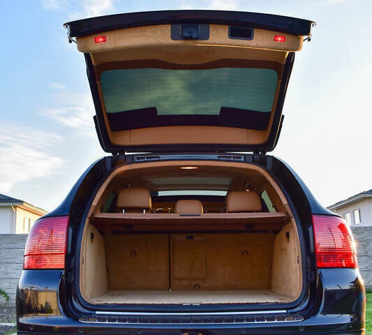 Черный Порше Каен, объемом двигателя 4.5 л и пробегом 111 тыс. км за 8500 $, фото 7 на Automoto.ua