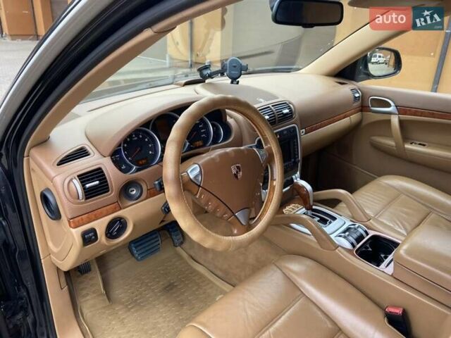Черный Порше Каен, объемом двигателя 4.51 л и пробегом 180 тыс. км за 12500 $, фото 4 на Automoto.ua