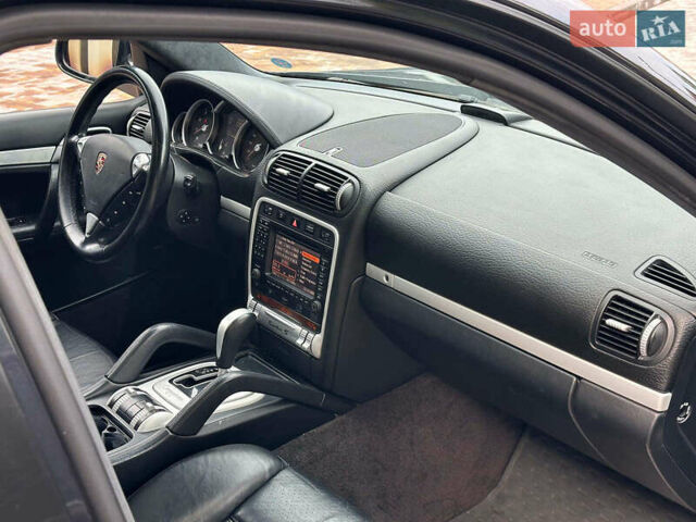 Черный Порше Каен, объемом двигателя 4.5 л и пробегом 153 тыс. км за 7790 $, фото 53 на Automoto.ua
