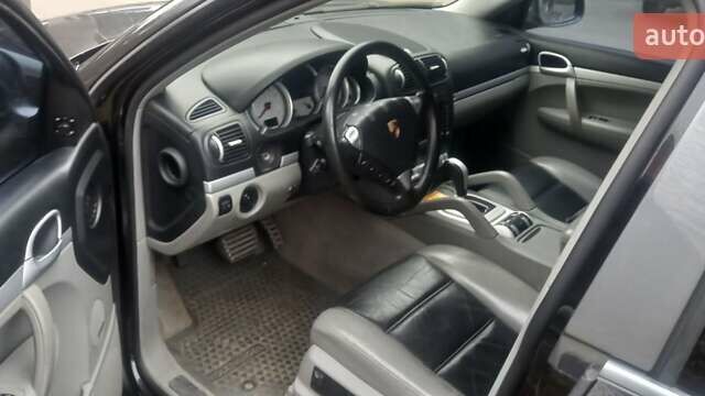 Чорний Порше Cayenne, об'ємом двигуна 4.5 л та пробігом 325 тис. км за 6200 $, фото 38 на Automoto.ua