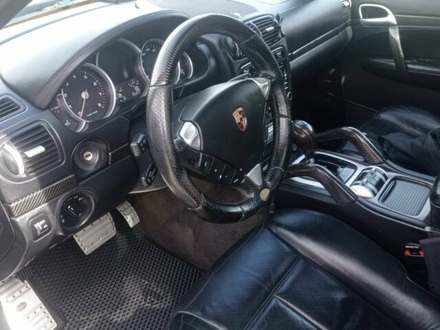 Черный Порше Каен, объемом двигателя 4.5 л и пробегом 152 тыс. км за 16553 $, фото 7 на Automoto.ua