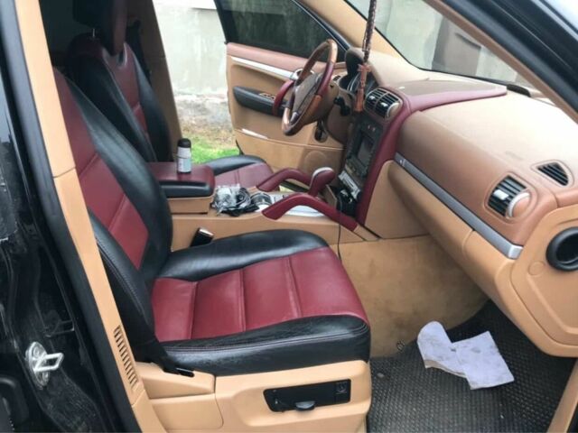 Черный Порше Каен, объемом двигателя 4.5 л и пробегом 212 тыс. км за 6300 $, фото 5 на Automoto.ua