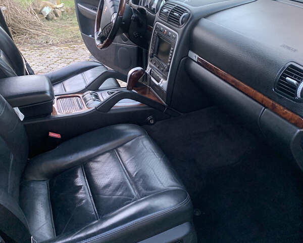 Чорний Порше Cayenne, об'ємом двигуна 4.51 л та пробігом 337 тис. км за 8500 $, фото 13 на Automoto.ua