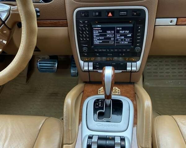 Черный Порше Каен, объемом двигателя 4.51 л и пробегом 180 тыс. км за 12500 $, фото 7 на Automoto.ua