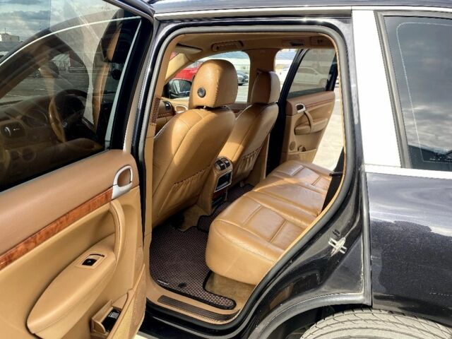 Черный Порше Каен, объемом двигателя 4.5 л и пробегом 300 тыс. км за 7388 $, фото 12 на Automoto.ua