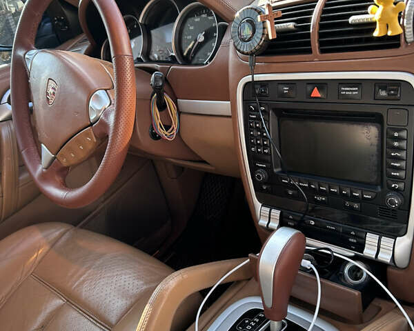 Чорний Порше Cayenne, об'ємом двигуна 4.81 л та пробігом 231 тис. км за 10000 $, фото 1 на Automoto.ua
