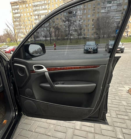 Черный Порше Каен, объемом двигателя 4.8 л и пробегом 190 тыс. км за 9900 $, фото 16 на Automoto.ua