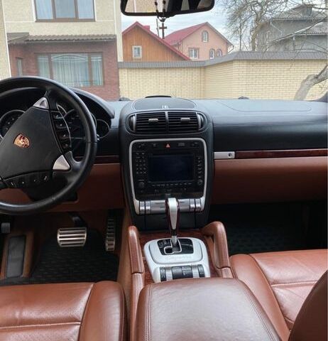 Чорний Порше Cayenne, об'ємом двигуна 4.7 л та пробігом 103 тис. км за 12000 $, фото 19 на Automoto.ua