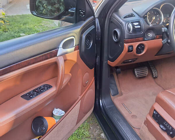 Чорний Порше Cayenne, об'ємом двигуна 4.81 л та пробігом 221 тис. км за 10600 $, фото 5 на Automoto.ua