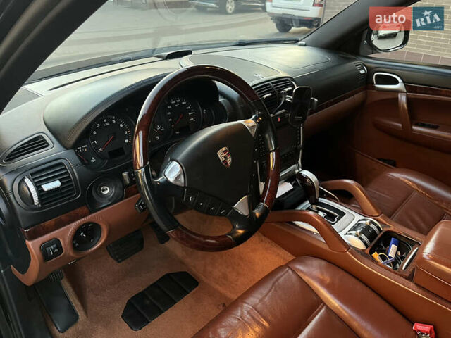 Черный Порше Каен, объемом двигателя 3.6 л и пробегом 232 тыс. км за 12500 $, фото 13 на Automoto.ua