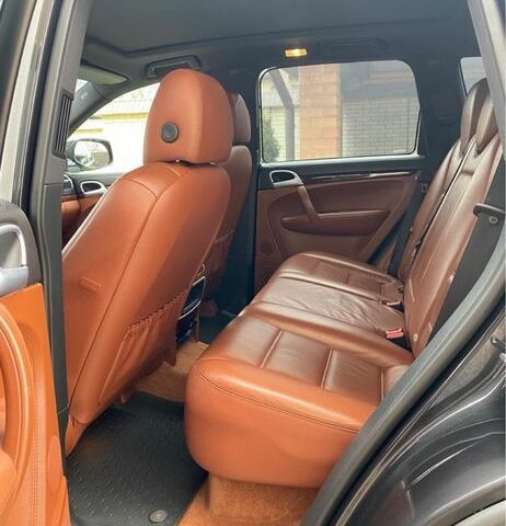 Чорний Порше Cayenne, об'ємом двигуна 4.7 л та пробігом 103 тис. км за 12000 $, фото 5 на Automoto.ua