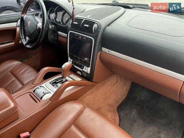 Чорний Порше Cayenne, об'ємом двигуна 4.51 л та пробігом 146 тис. км за 12500 $, фото 16 на Automoto.ua