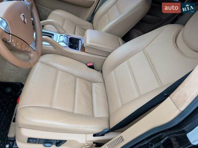 Черный Порше Каен, объемом двигателя 4.8 л и пробегом 120 тыс. км за 10950 $, фото 27 на Automoto.ua