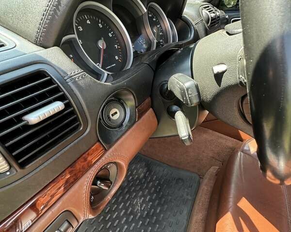 Черный Порше Каен, объемом двигателя 4.8 л и пробегом 170 тыс. км за 12900 $, фото 22 на Automoto.ua