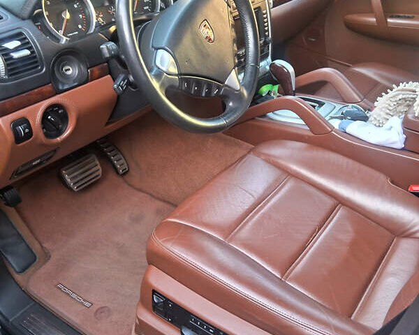 Чорний Порше Cayenne, об'ємом двигуна 4.81 л та пробігом 221 тис. км за 10600 $, фото 6 на Automoto.ua